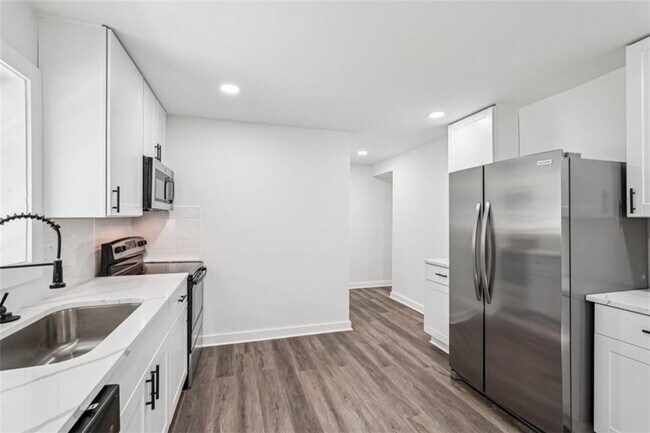 Building Photo - 119 Kelso Dr SW