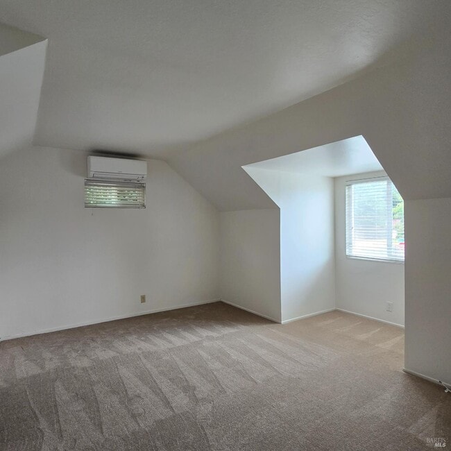 Building Photo - 137 Anita Ct