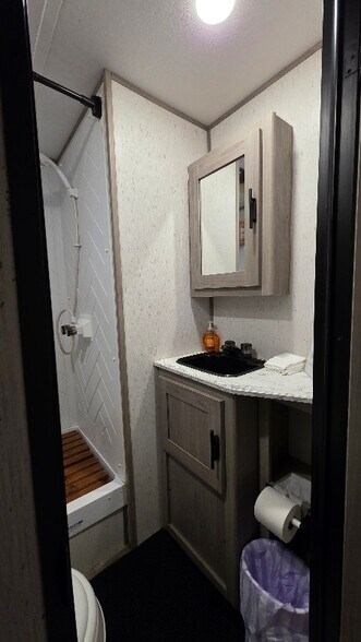 Building Photo - 6835 Purvis Ln