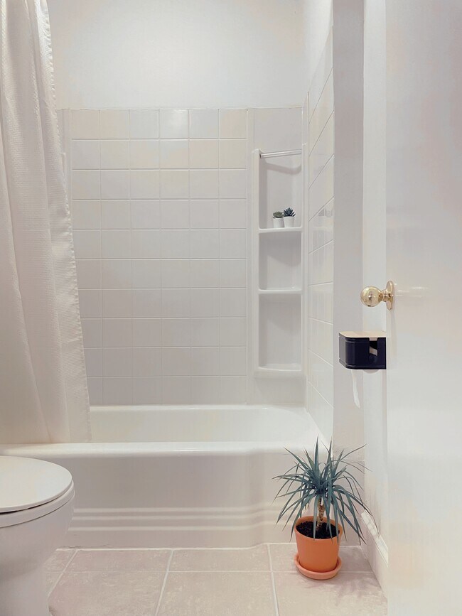 Vintage bedroom. - 7718 Royal Ln