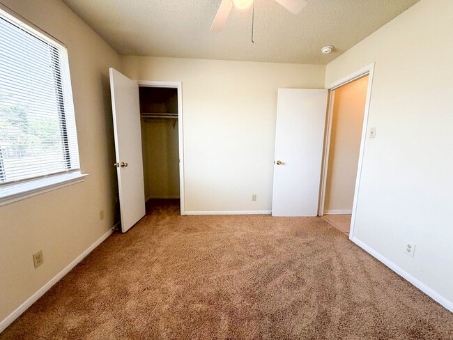 Building Photo - Available NOW!!!! Gorgeous 3 bedroom, 2 bath, 2 car garage home with a fireplace, privacy fenced ...