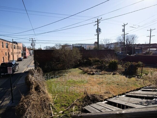 Building Photo - 1400 Bainbridge St