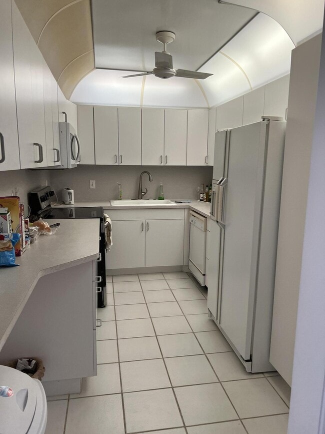 Building Photo - 2773 S Ocean Blvd