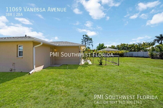 Building Photo - 11069 Vanessa Ave