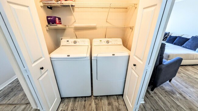 Building Photo - 6-12 month TURNKEY FURNISHED GOUNG FLOOR 2/2 CONDO