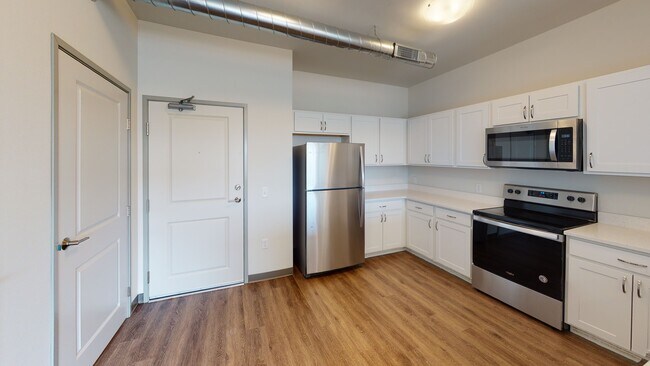 Building Photo - Hidden Creek