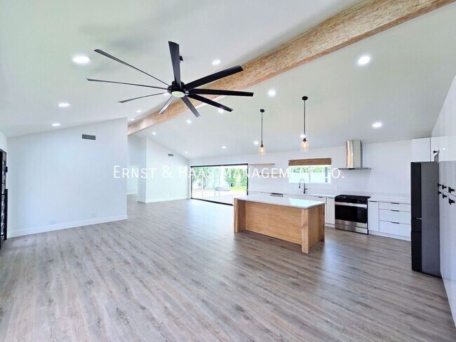 Building Photo - 3041 Yellowtail Dr