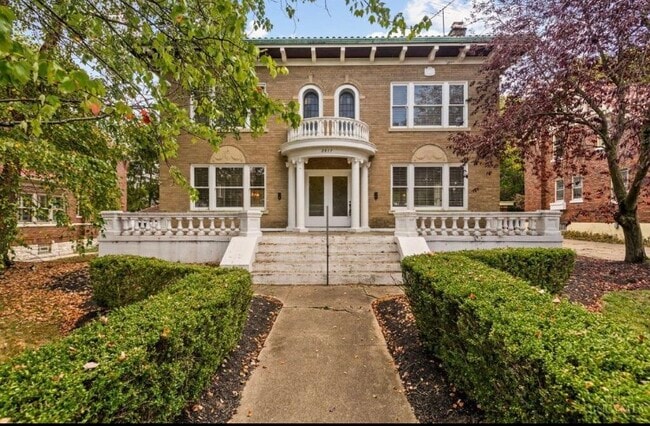 Building Photo - 2817 Urwiler Ave
