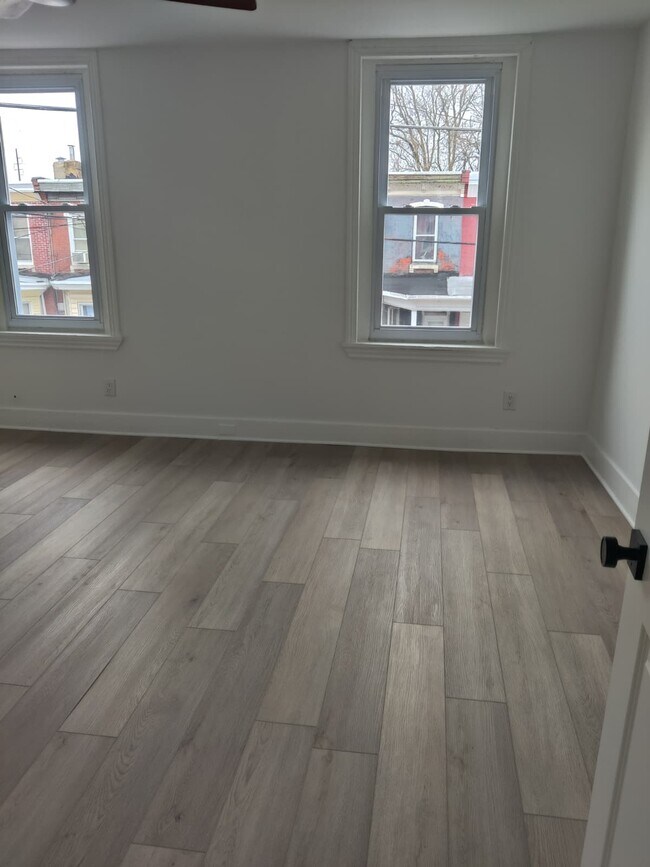 Building Photo - 1750 W Juniata St