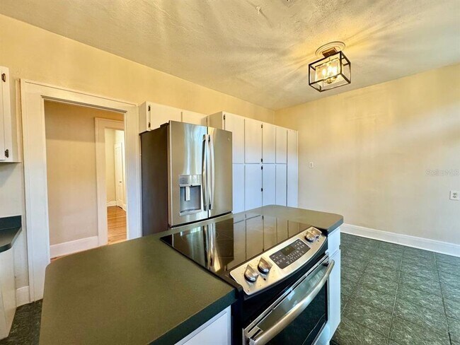 Building Photo - 3112 W Palmira Ave