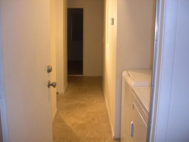 Building Photo - 4310 Caliente St