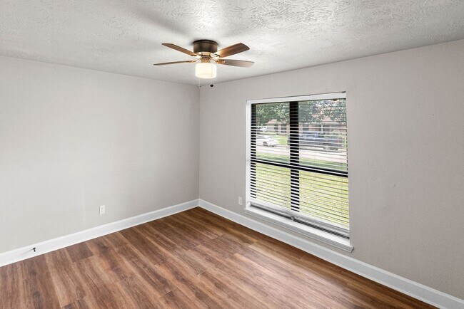 Building Photo - 14910 Grassington Dr