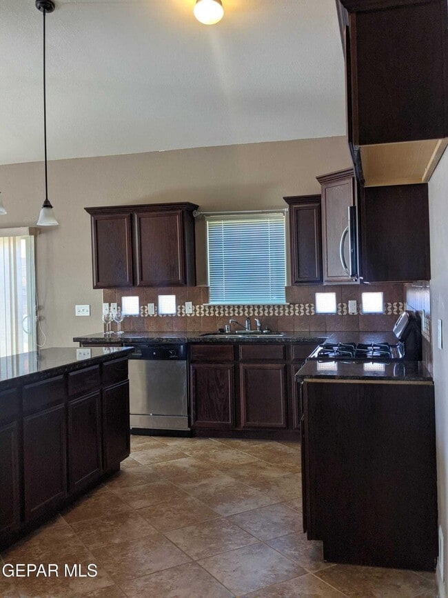 Building Photo - 14657 Spanish Point Dr