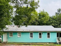 Building Photo - 3 bedroom / 1 bathroom house near St. Mary...