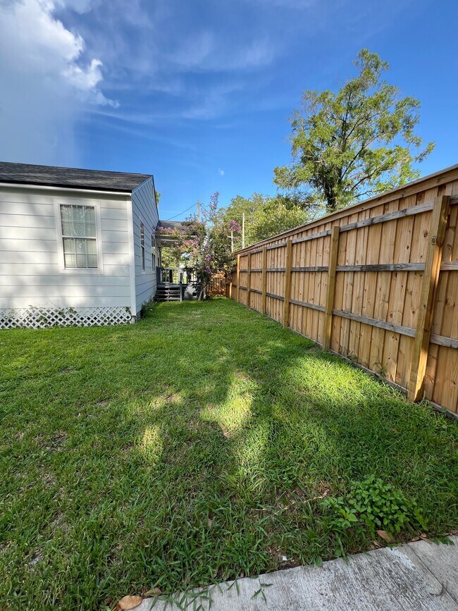Building Photo - 1178 Murray Dr