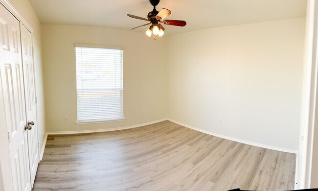 Building Photo - Charming well-maintained 4-bedroom, 2-bath home tucked in a quiet cul-de-sac just minutes from Fo...