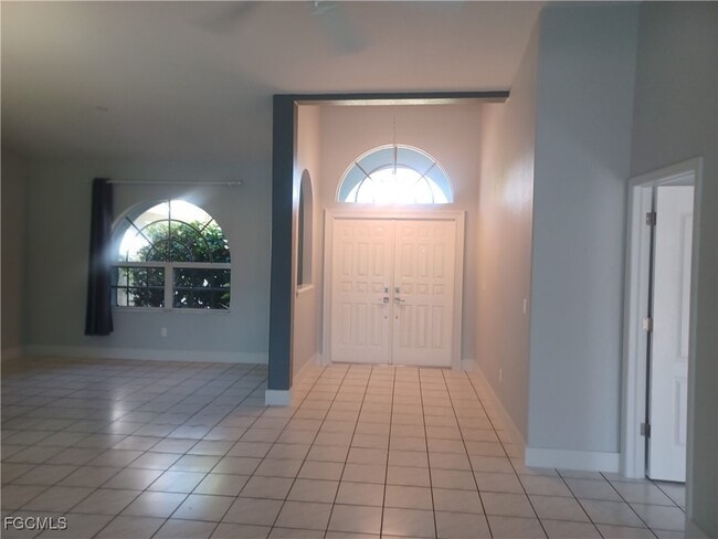 Building Photo - 4416 SW 24th Ave