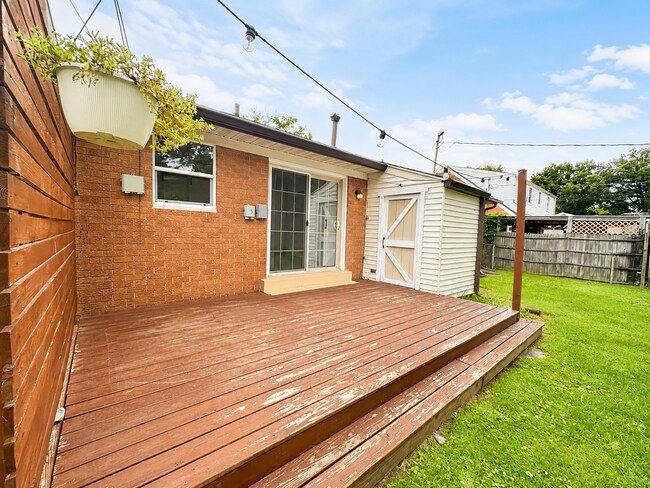 Building Photo - Charming 3-Bedroom Home in the Heart of Clarksville!
