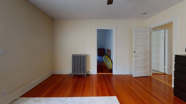Building Photo - 5 bed 2 bath unit in Brookline.... Rare 3 parking included... Rare pricing.. Don't miss out!