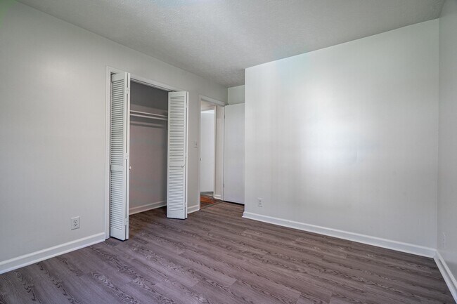 Building Photo - Stunningly renovated 4 bedroom 3 bathroom ...