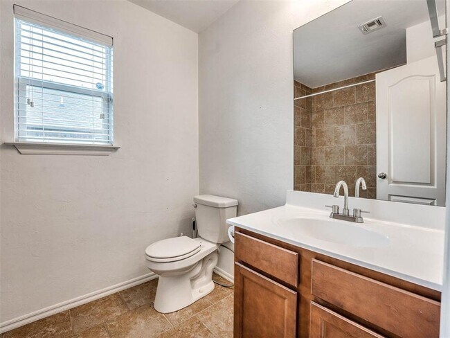 Building Photo - Home in gated community