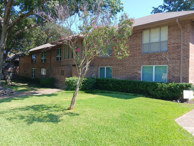 Building Photo - (MOVE IN SPECIAL) 50% OFF 1st MONTHS RENT) 2 Bedroom, 1 Bath Condo Near 75 and Walnut Hill Road i...