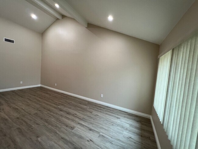 Building Photo - Very Updated Newport Home in Leisure Village