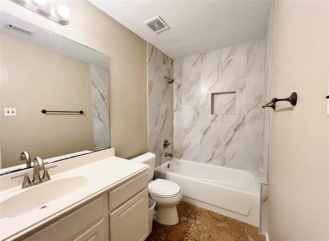 Building Photo - 7700 Glenoaks Dr