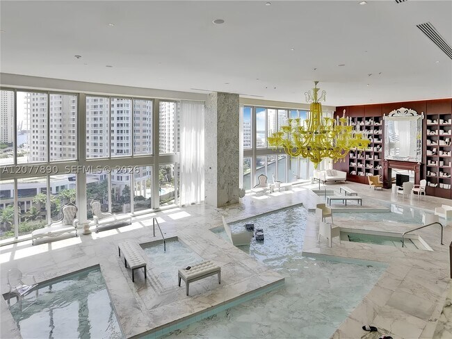 Building Photo - 495 Brickell Ave