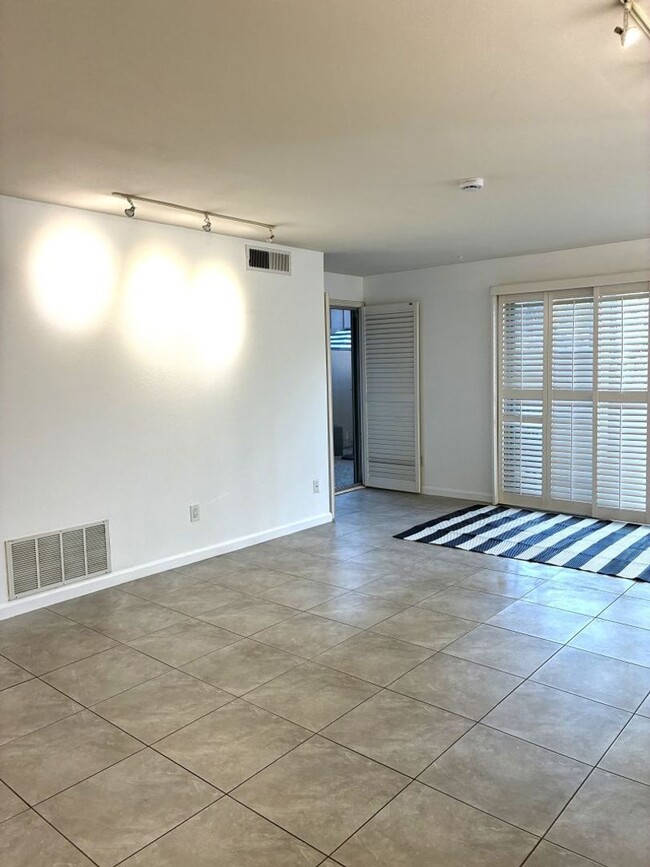 Building Photo - Light-Filled, Thoughtfully Updated Condo with Private Patio & Resort Amenities