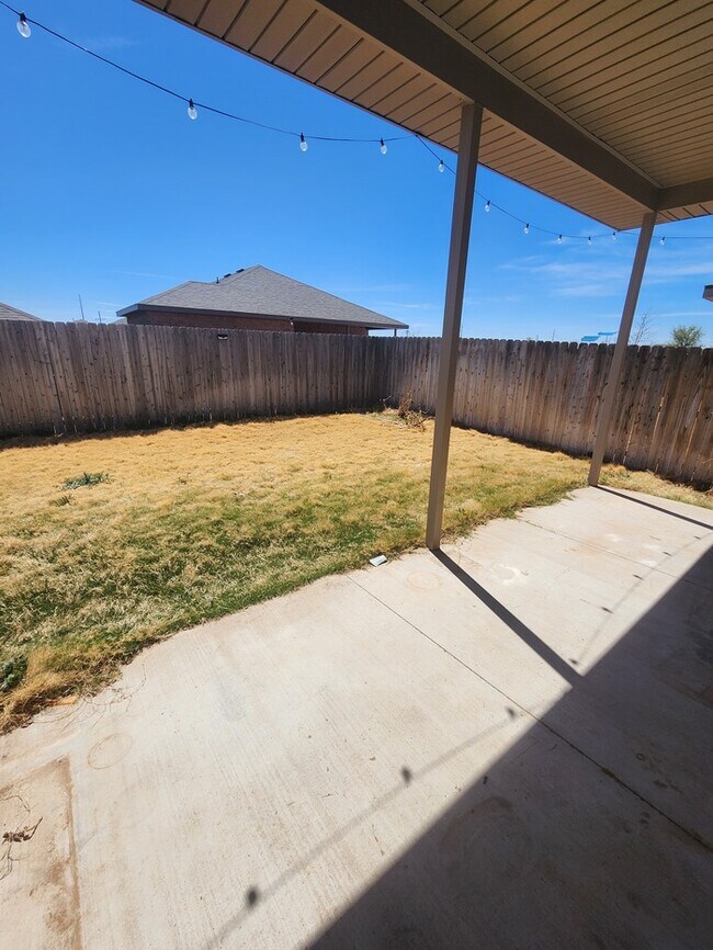 Building Photo - In Lone Star Trails! 3 bed 2 bath, 2 car garage