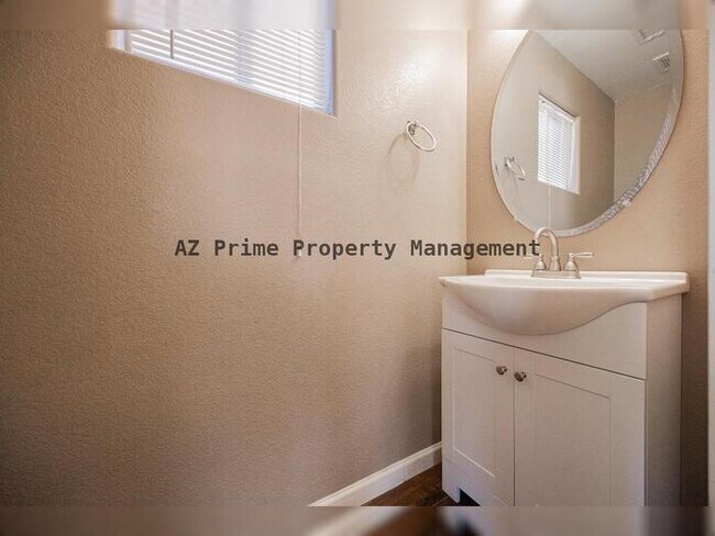 Building Photo - 12859 W Cambridge Ave