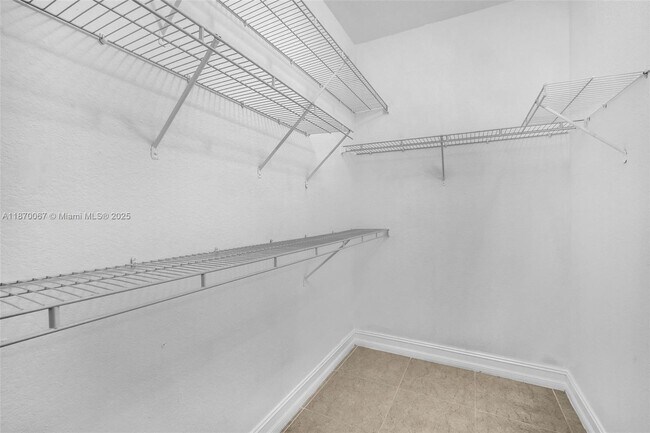 Building Photo - 2621 SW 18th St