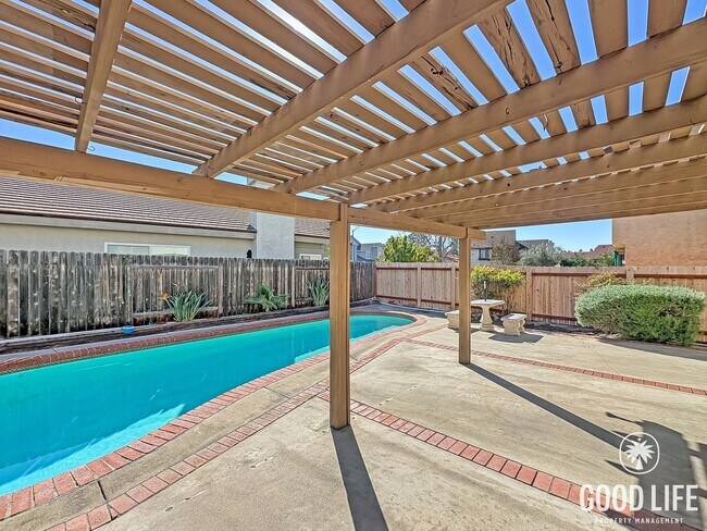Building Photo - Spacious Rancho Peñasquitos Pool Home with Vaulted Ceilings & Swimming Pool