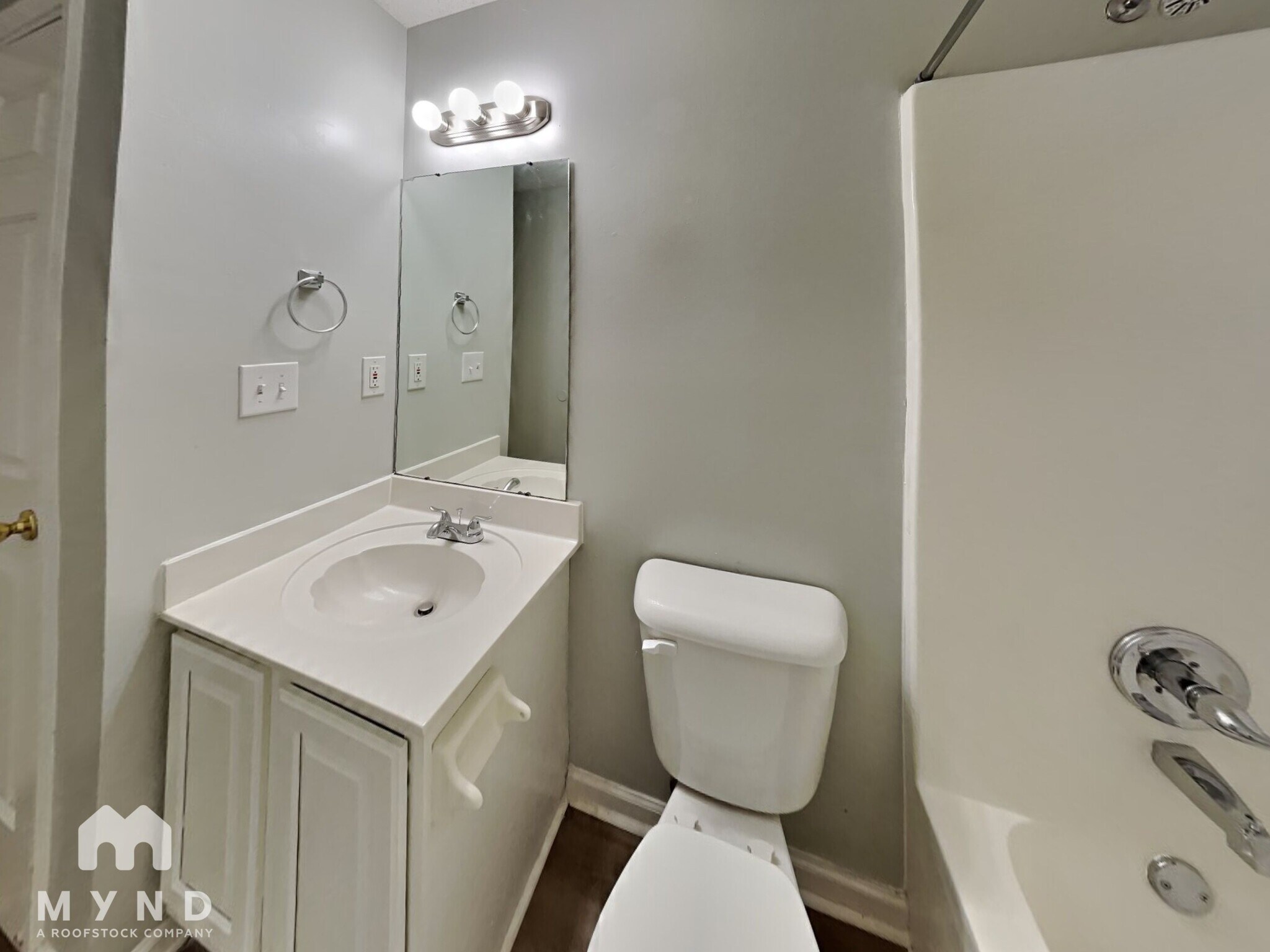 Building Photo - 3806 Sungrove Cir E