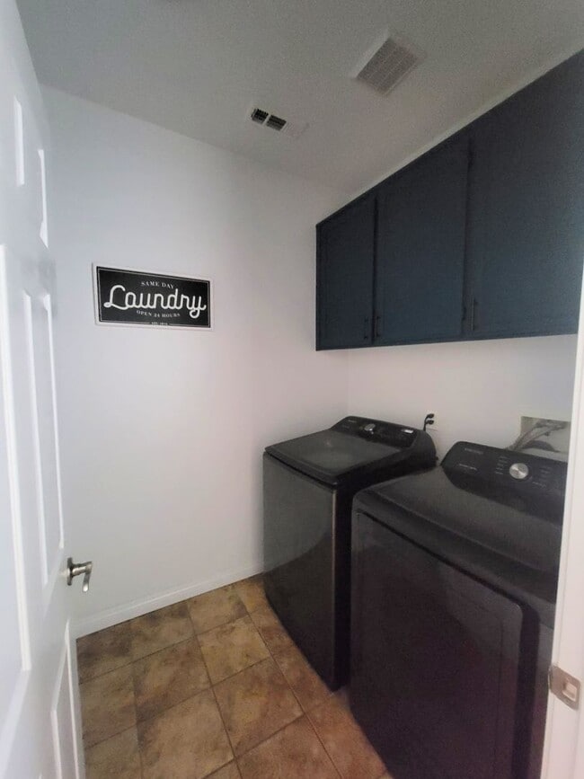 Building Photo - Gorgeous Single Story Home in Gated Community - Pool