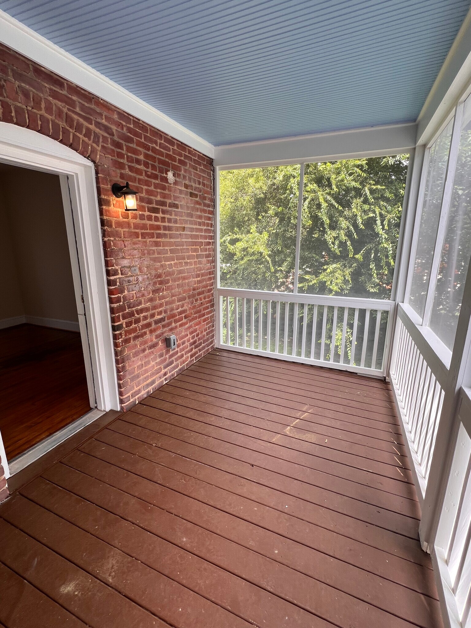 Building Photo - 1005 W High St