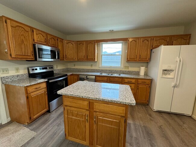 Granite countertops - 1048 Dual Pl