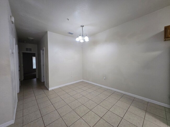 Building Photo - 2/2 ( Eagle Trace) Charming, updated townh...