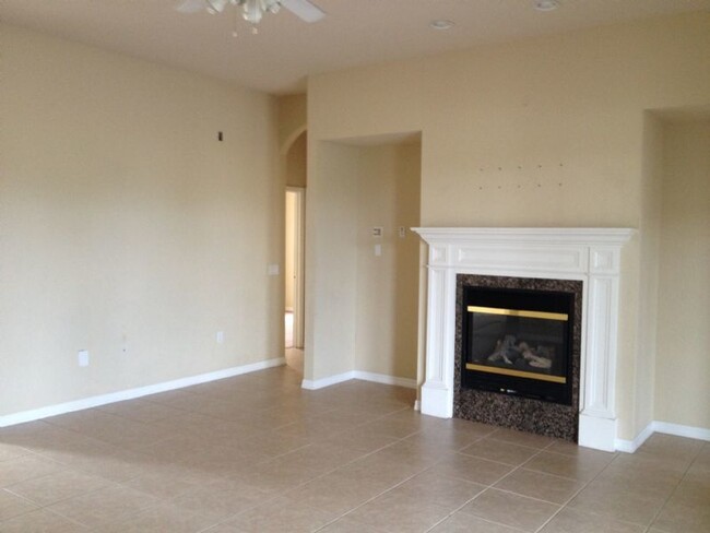 Building Photo - Gorgeous 4/3 pool home in the sought-after...
