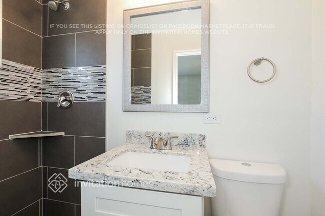 Building Photo - 1539 W 7th St