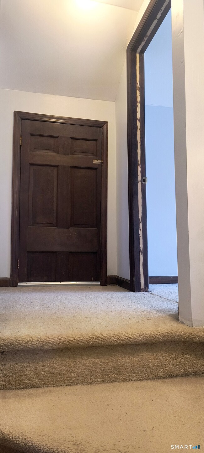 Building Photo - 21b Hoydens Hill Rd