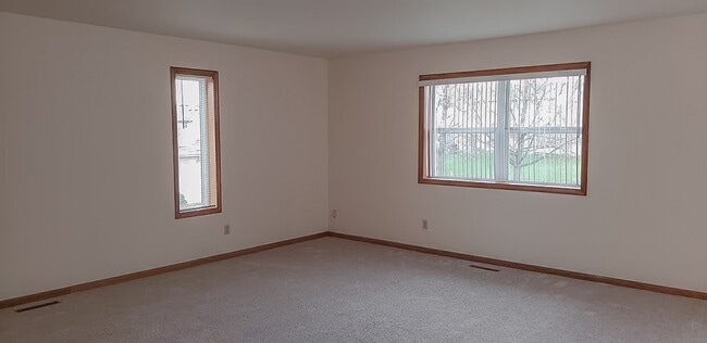 Building Photo - 113 W Parkview St