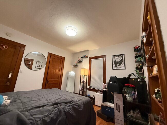 Mainfloor bedroom 3 - 670 S Governor St