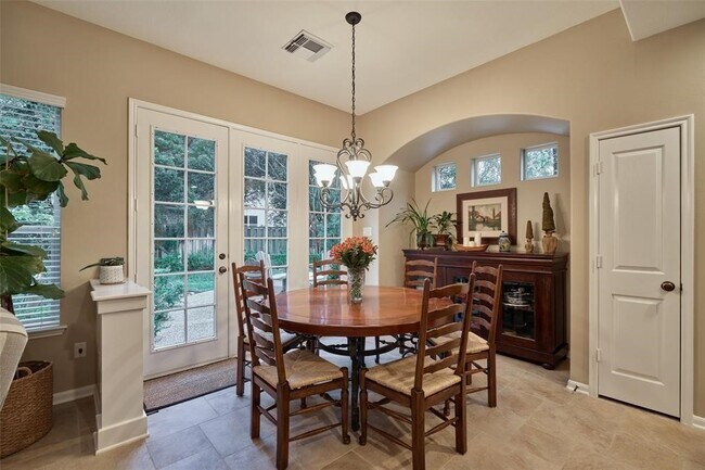 Building Photo - 43 S Longsford Cir