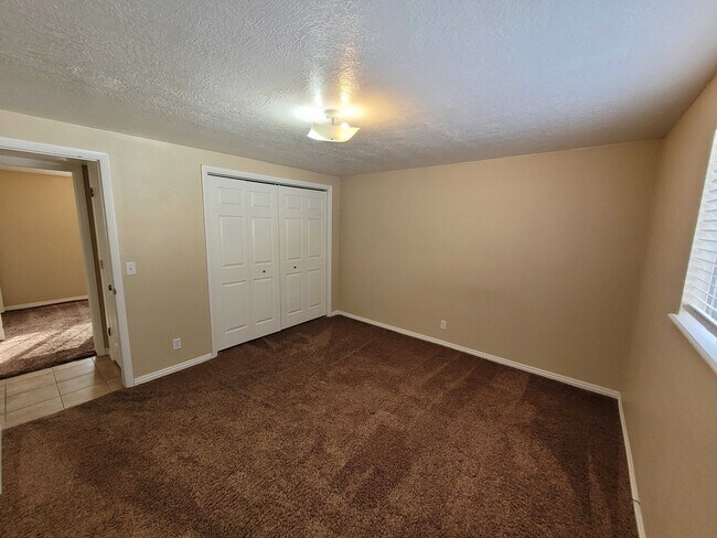 Building Photo - 125 W 1100 N