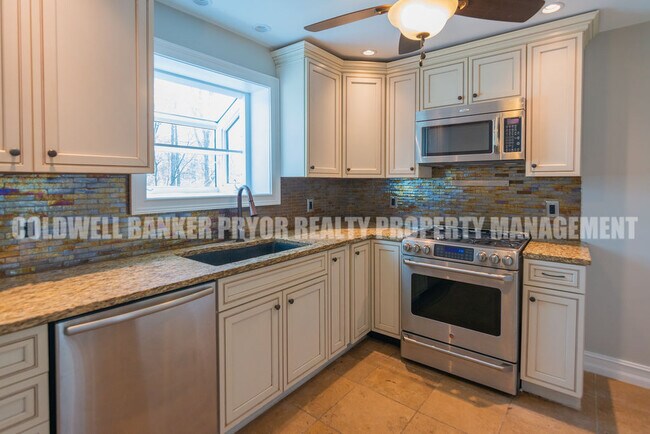 Building Photo - 128 S St Marks Ave