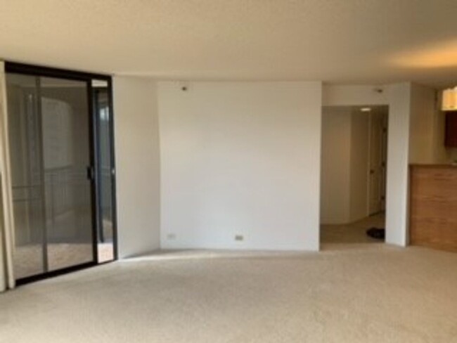 Building Photo - Honolulu Tower - 1 bedroom, 1 bath condo w...