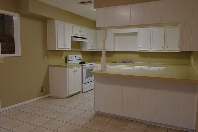 Building Photo - 11782 S Hillcreek Rd