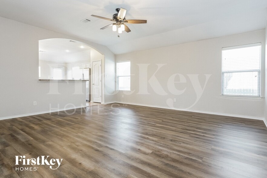 Building Photo - 2016 Cattle Creek Rd